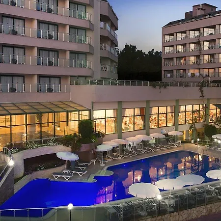 Aska Just In Üdülőközpont 5*